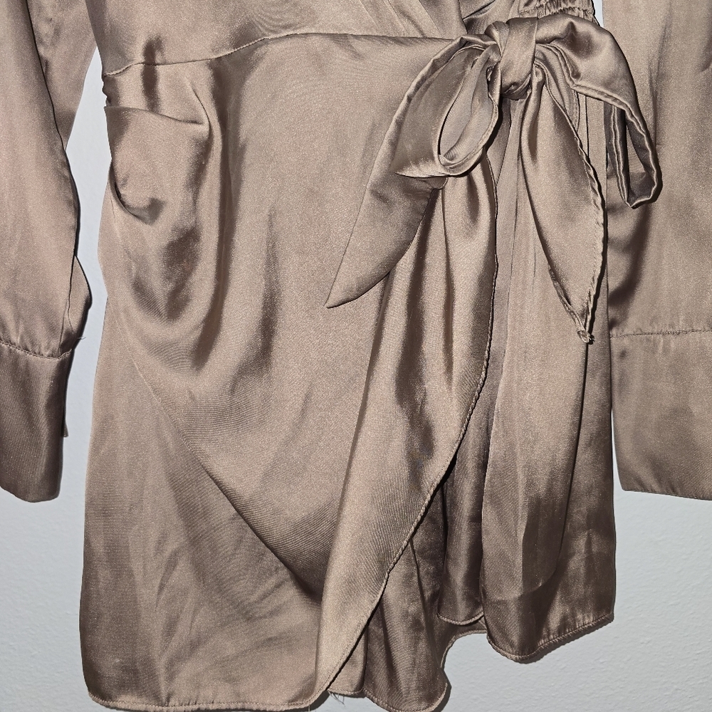 Mustard Seed Satin Wrap Romper Brown Long Sleeve Tie Waist Soft Glam Size L - Picture 4 of 5